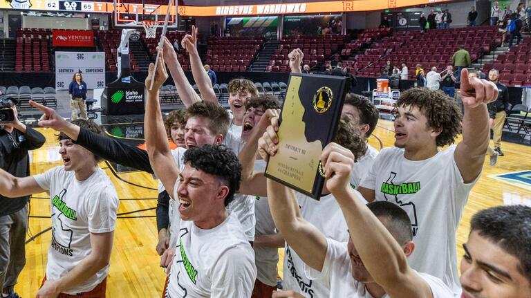 PHOTOS: 4A District Three boys basketball championship