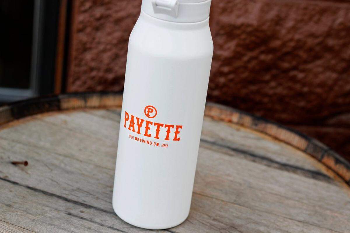 Take home your Payette beer in this signature, stainless steel growler from MiiR.