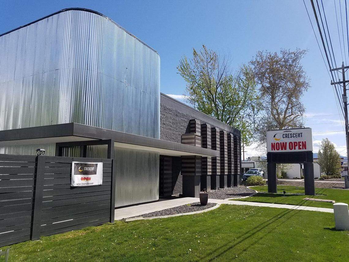 Despite signage indicating otherwise, Crescent Public House has closed, according to a note posted on the building.