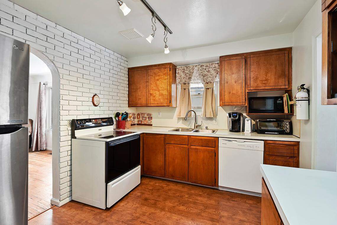 This home in Nampa has some dated fixtures but lots of windows and a big backyard.