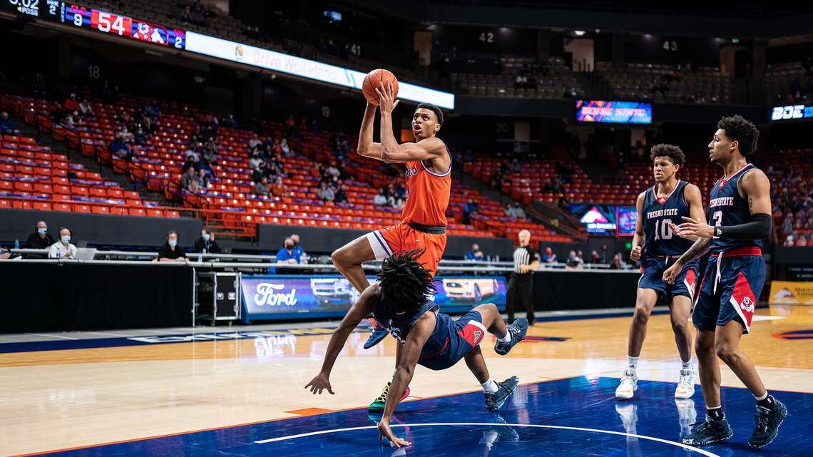 Fresno State hands Boise State its first loss at home thanks to late run, clutch shot