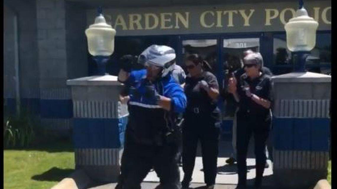 How much does Garden City pay its workers? Search our employee database