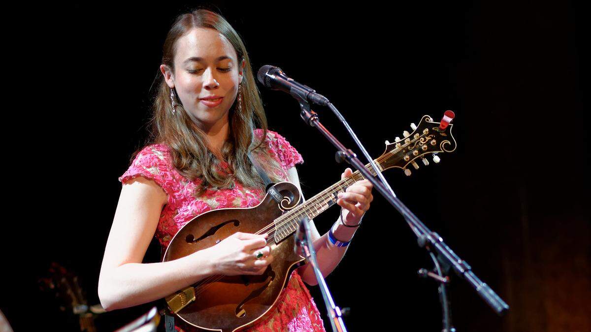 Texas singer-songwriter Sarah Jarosz will join Sara Watkins and Aoife O’Donovan at the Egyptian Theatre on Friday.