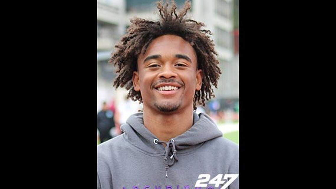 Tyrone Jackson of Archbishop Riordan in San Francisco, California, announced his commitment as part of the Boise State football team’s 2024 class on Friday on Twitter.