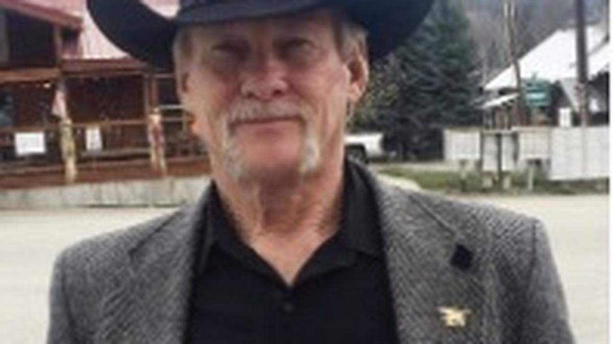 Robert Holmes has resigned from the Boise County Board of Commissioners.
