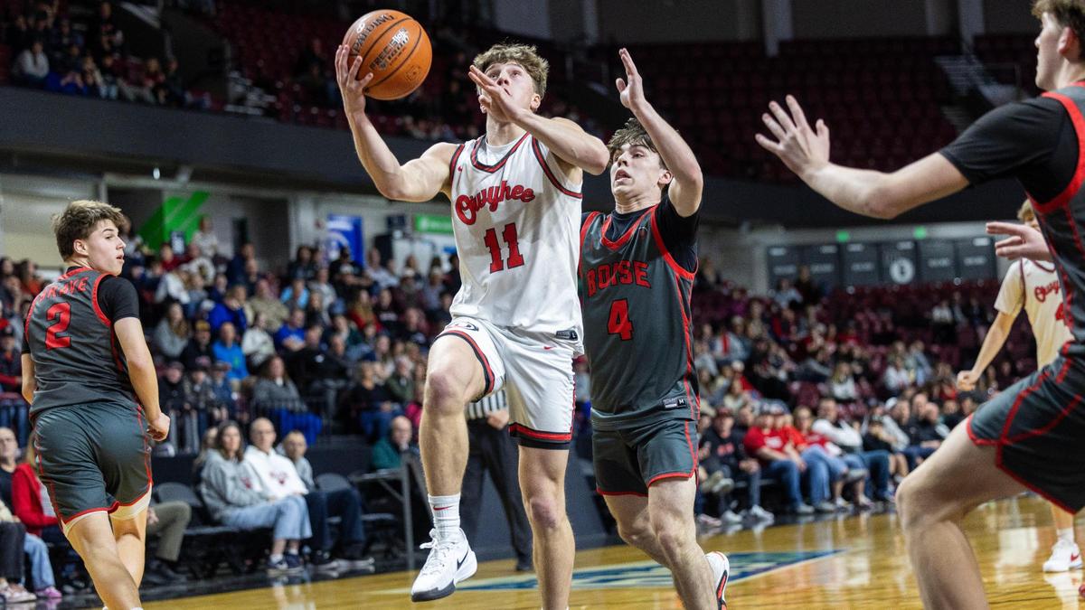 Owyhee senior point guard Logan Haustveit, center, will attempt to lead the Storm to a third straight state championship this season. 