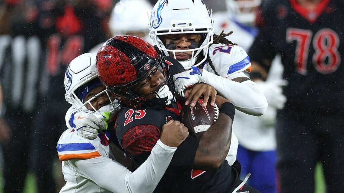 Unable to deliver in the rain, Boise State falls 17-7 to San Diego State