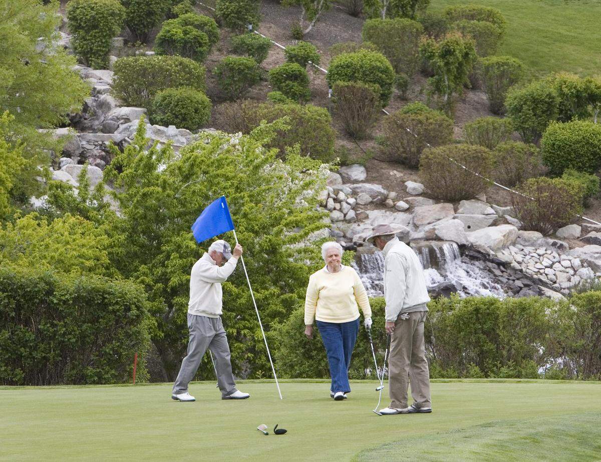 The Falcon Crest Golf Club is the main attraction for the proposed Falcon Crest Subdivision north of Kuna Road and east of Cloverdale Road.
