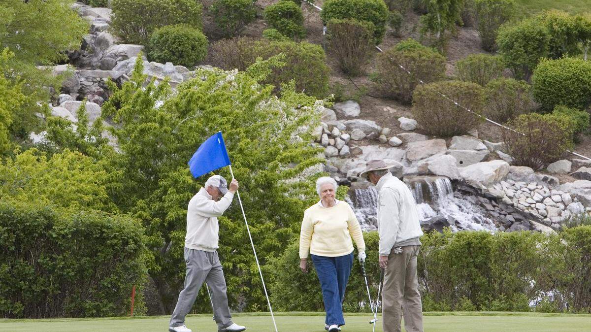 The Falcon Crest Golf Club is the main attraction for the proposed Falcon Crest Subdivision north of Kuna Road and east of Cloverdale Road.