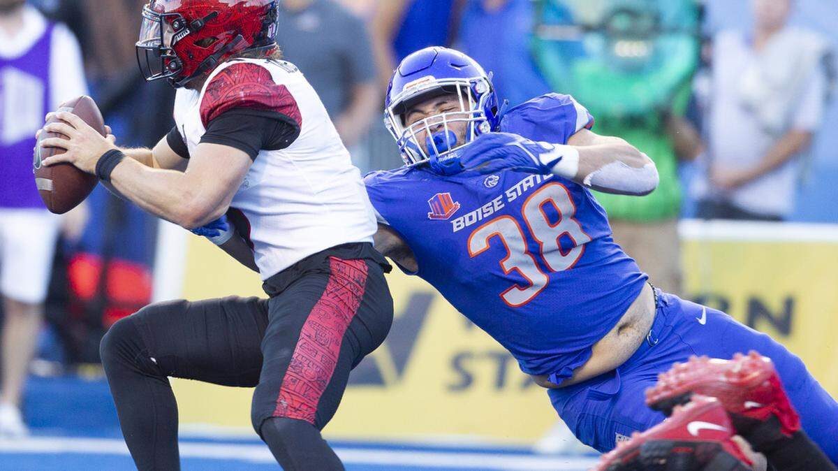 Boise State edge Demitri Washington takes down San Diego State quarterback Braxton Burmeister during the first half of the Broncos’ 35-13 win over the Aztecs on Sept. 30.