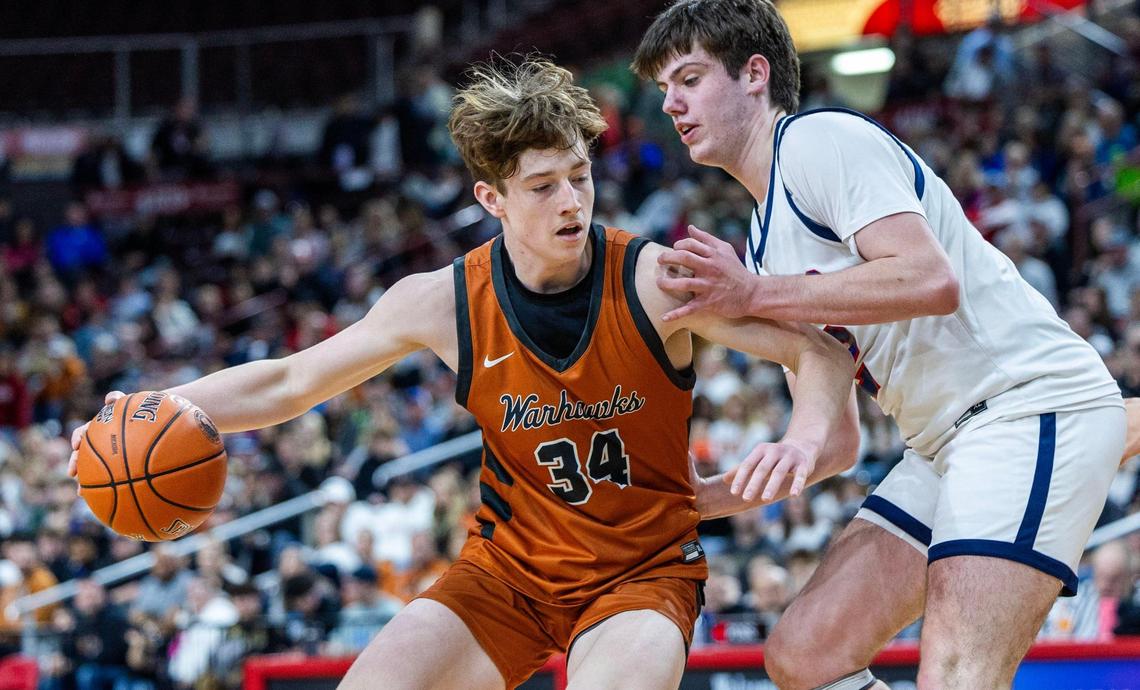 Ridgevue’s Tucker Tiddens, left, returns to lead the Warhawks into the 6A SIC after averaging 15.5 points, 8.6 rebounds and 2.3 assists last season for second-team all-state honors.
