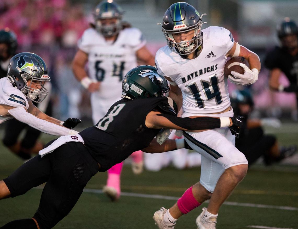 Mountain View junior Justin McGee runs the football for a first down before being tackled by Eagle’s Makeo Sneddon, Friday, Oct. 7, 2022, at Eagle High School.