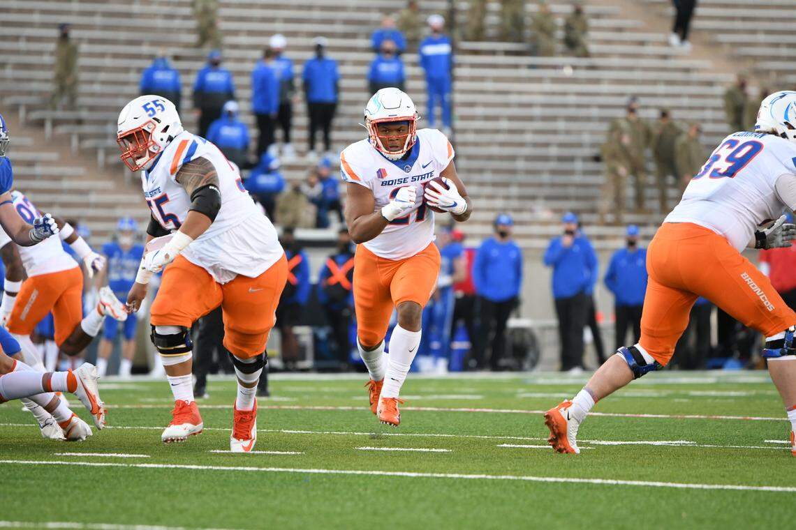 Running back Andrew Van Buren scored two touchdowns for Boise State in the first half at Air Force.