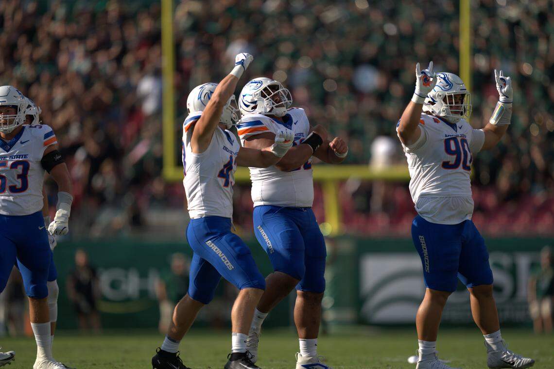 Boise State’s defense celebrates a first-quarter stop against South Florida on Thursday.