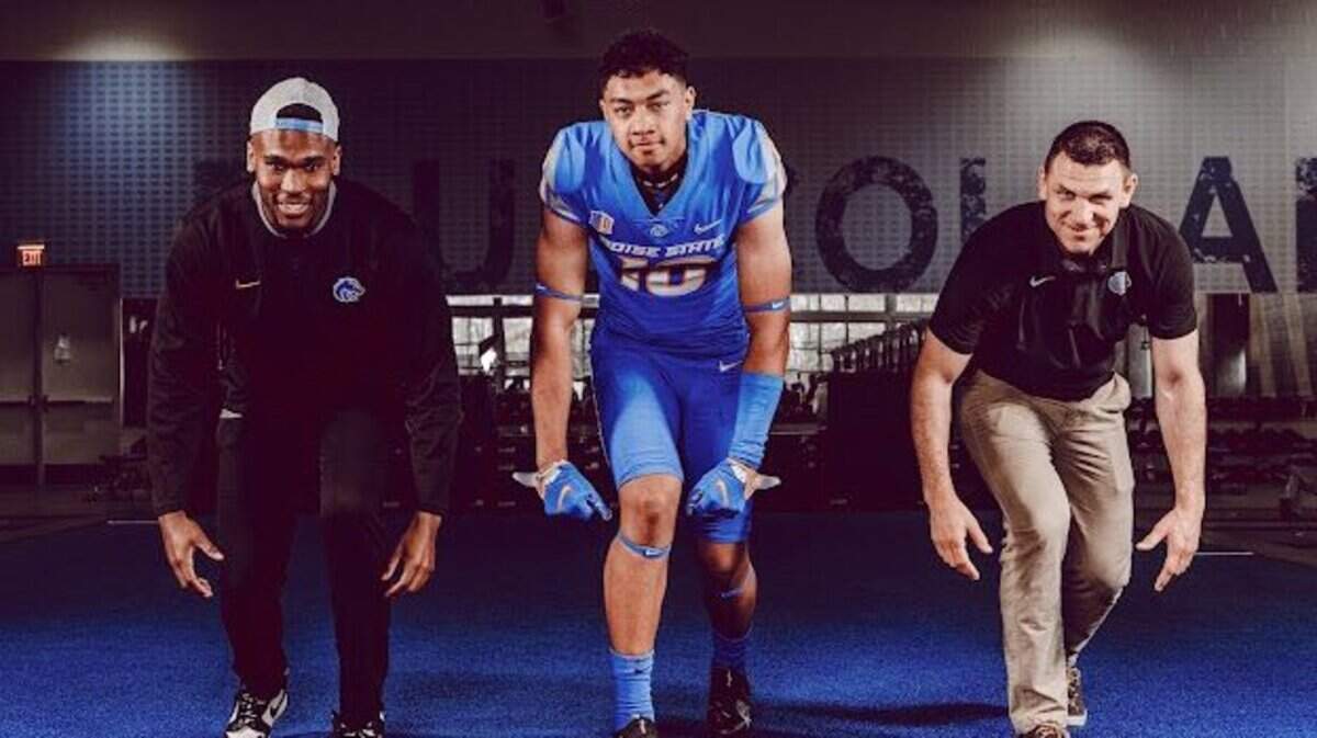 Bishop Gorman linebacker Jonah Lea’ea flexes with Boise State edge coach Kelly Poppinga (right) and graduate assistant Jabril Frazier during his visit to Boise State on April 11.