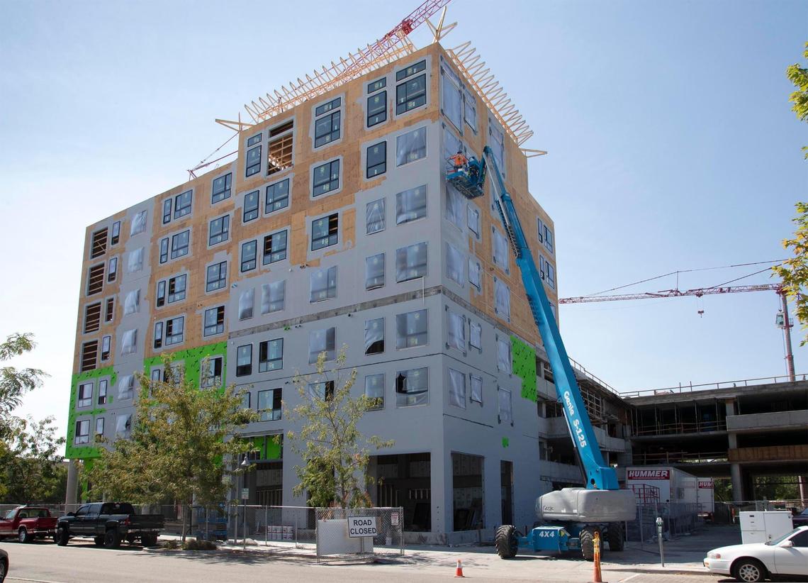 Construction on Boise Caddis is continuing at 200 W. Myrtle Street in Downtown Boise. When complete the property will offer 173 apartment units, 400 parking spaces and retail space.