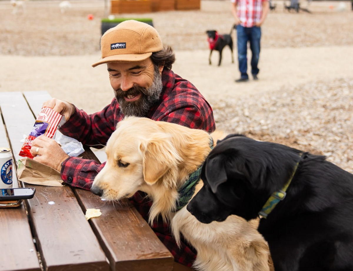 Dogs and their owners will eat, drink and play at a new Garden City canine destination.