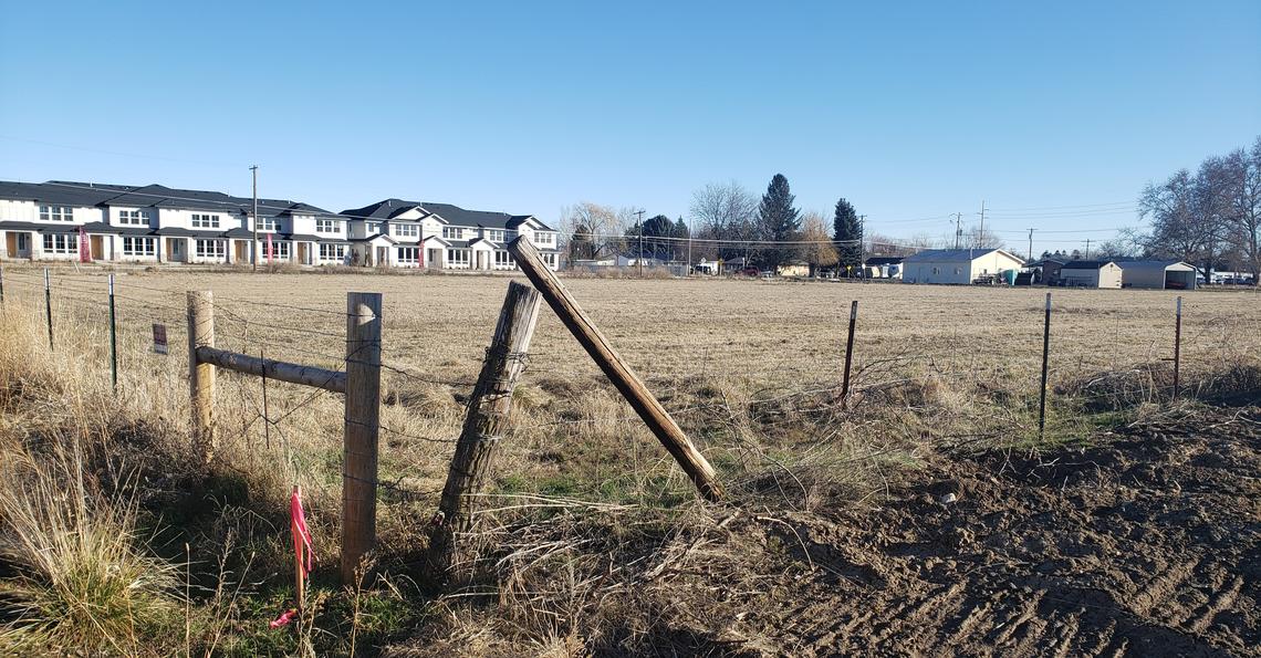 American Pacific Advisors has proposed to build 85 apartments on this lot on North Roe Street, just off State Street. The Roe Street Townhomes are visible in the background left.