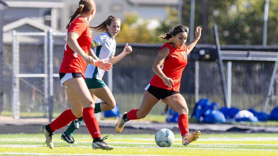 Former Boise standout Marisol Stosich (11) transferred to Mountain View for her junior season.