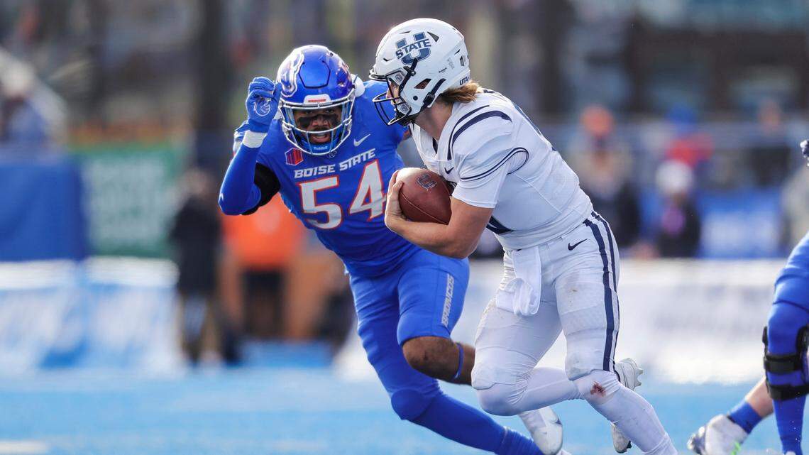 Boise State pass rusher Gabe Hunter chases down Utah State quarterback Cooper Legas in a 42-23 win over the Aggies at Albertsons Stadium last season. Hunter is expected to be one of the Broncos’ top edge rushers this spring.