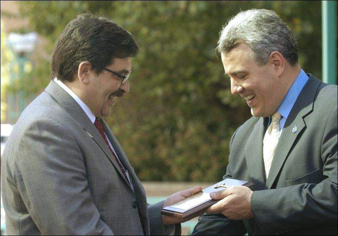 Mayor Dave Bieter, right, presents a key to the city to Gernika’s deputy mayor Juan Felix Arejita in 2006. Gernika, which is located in northern Spain, is one of Boise’s sister cities.