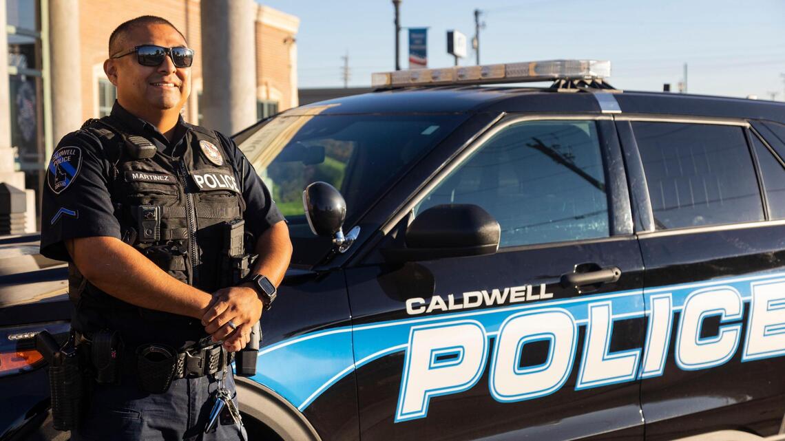 Más oficiales de color, enfoque local. La policía de Caldwell quiere generar ‘confianza en la insignia’