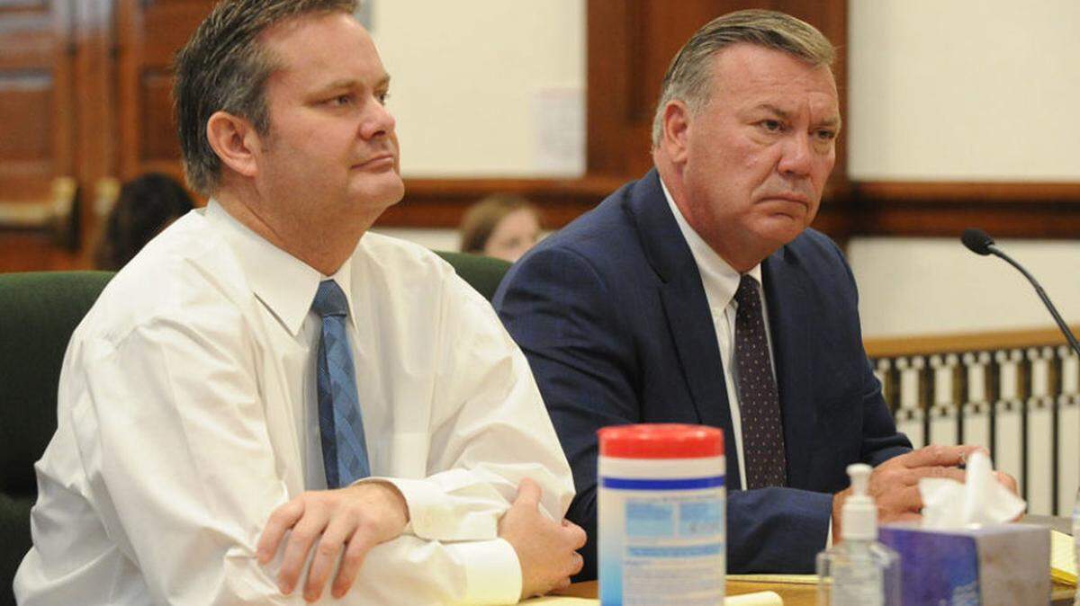 Chad Daybell, left, with his defense attorney, John Prior, at the Fremont County Courthouse.