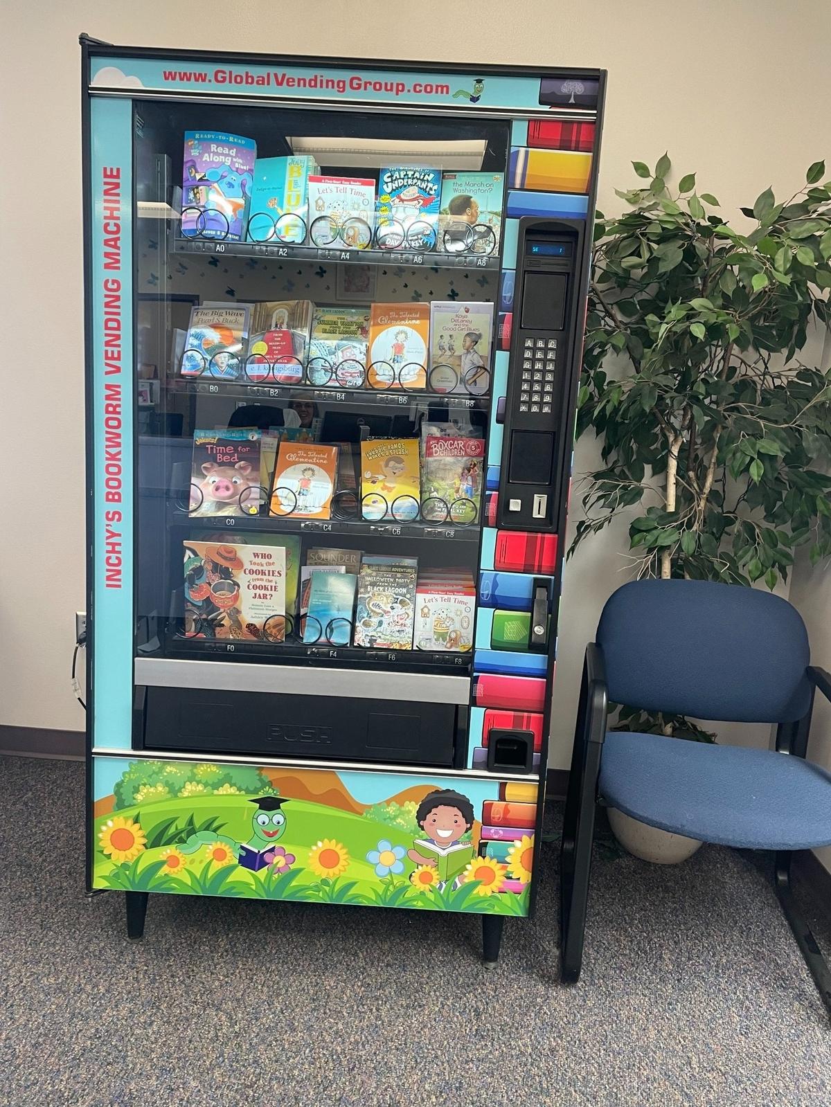 The Global Vending Group book vending machine can hold up to 300 books. This vending machine is situated in Lakevue Elementary School.