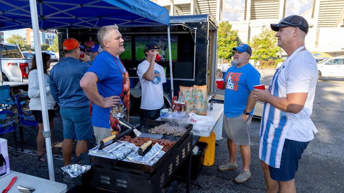‘Expecting big win,’ Boise State fans trade burgers for breakfast, eat up morning kickoff