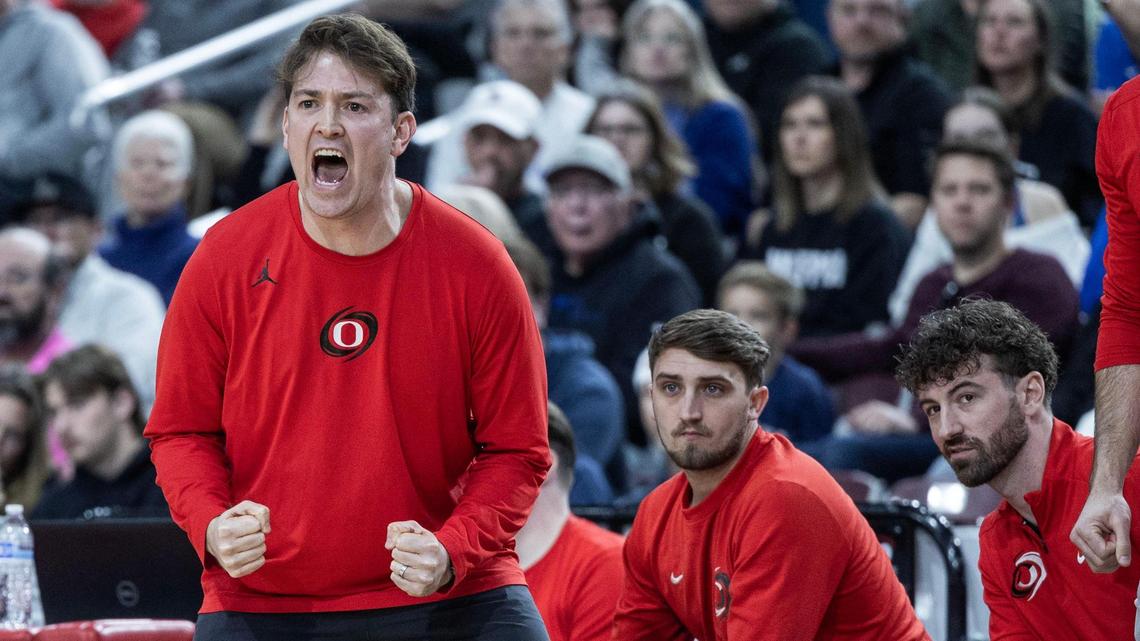 Owyhee head coach Andy Harrington shouts for his team’s defense against Timberline in the semifinals of the 6A boys basketball state tournament Friday.