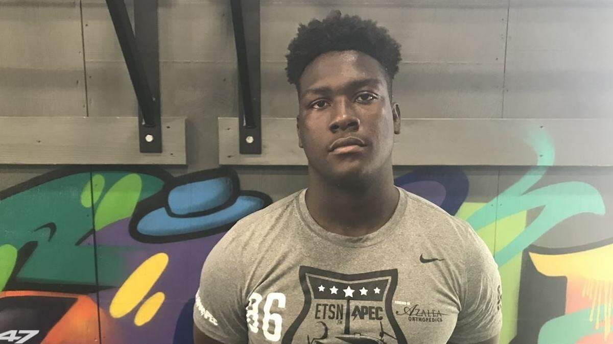 Herbert Gums, a three-star defensive tackle from Diboll, Texas, verbally committed to Boise State on Thursday.