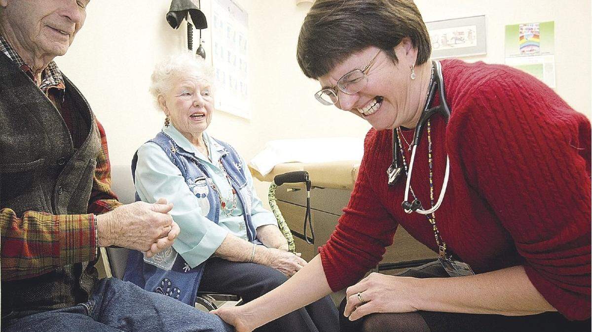 Dr. Kim Stutzman sees Pearl Simon, along with her husband, Lauren, at the Family Medicine Residency of Idaho. The clinic is part of a movement toward patient-centered medical homes, a model of care Idaho is pursuing. “I never had any problems until I was 80,” joked Pearl, who is 87. “If we didn’t hurt, we’d think we were dead.”