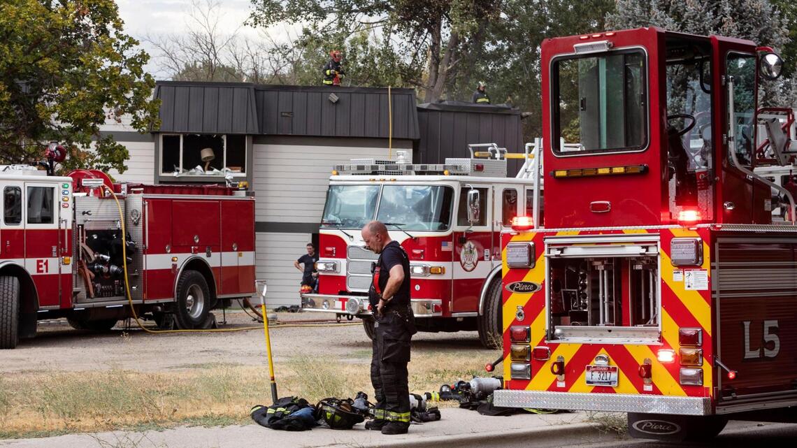Update: Firefighters help residents flee Boise apartment blaze. Two people in hospital