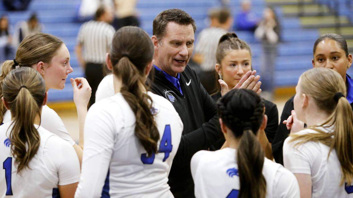 Timberline girls basketball coach Andy Jones won his 500th career game Tuesday at Ridgevue. Above, he leads the Wolves during a game against Kuna on Jan. 23.