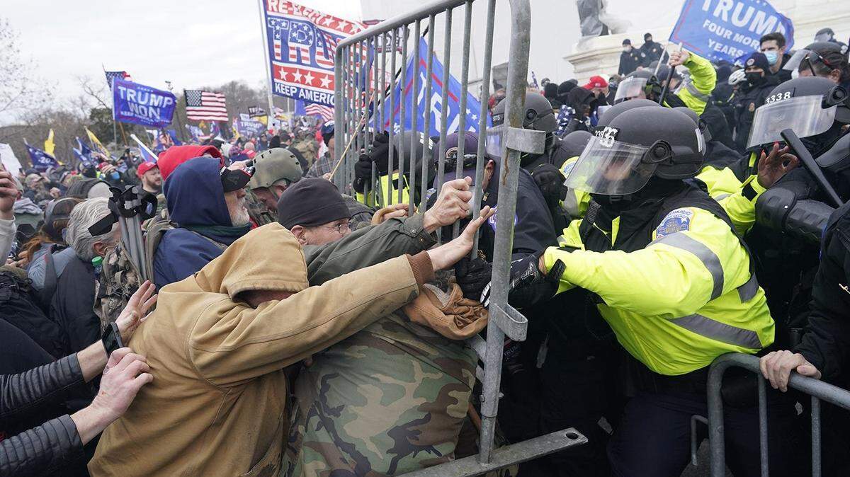 Supporters of President Donald Trump try to force their way through a police barricade in front of the U.S. Capitol on Jan. 6, 2021, hoping to stop Congress from finalizing Joe Biden's victory in the 2020 presidential election. (Kent Nishimura/Los Angeles Times/TNS) ORG XMIT: 96787538W