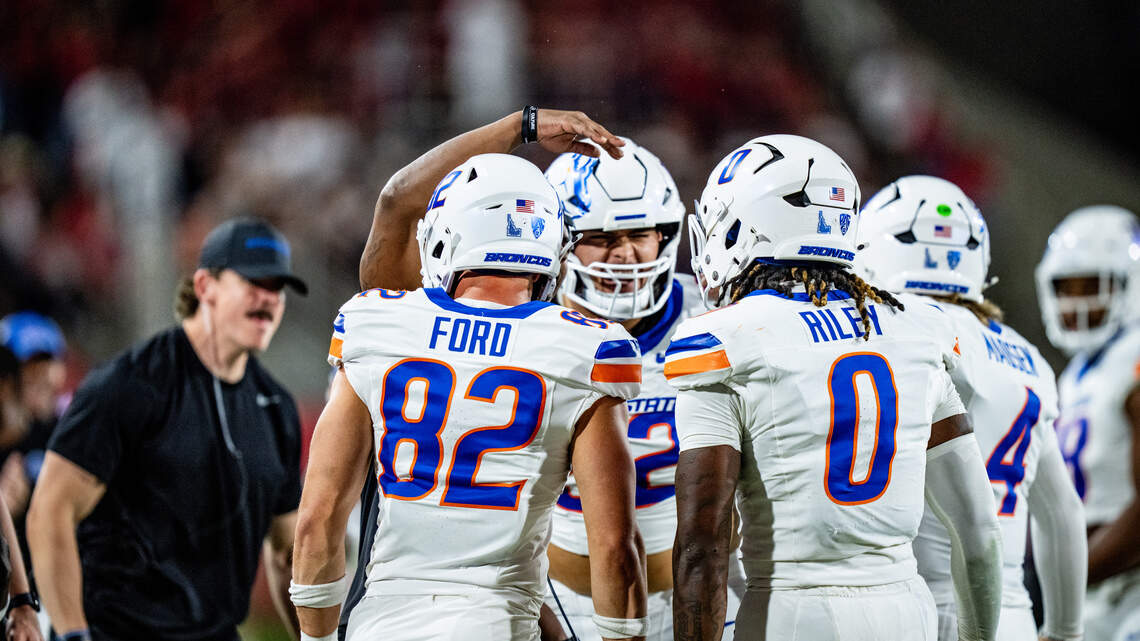 Despite a bye week, Boise State jumps up in the AP Top 25. What happened?