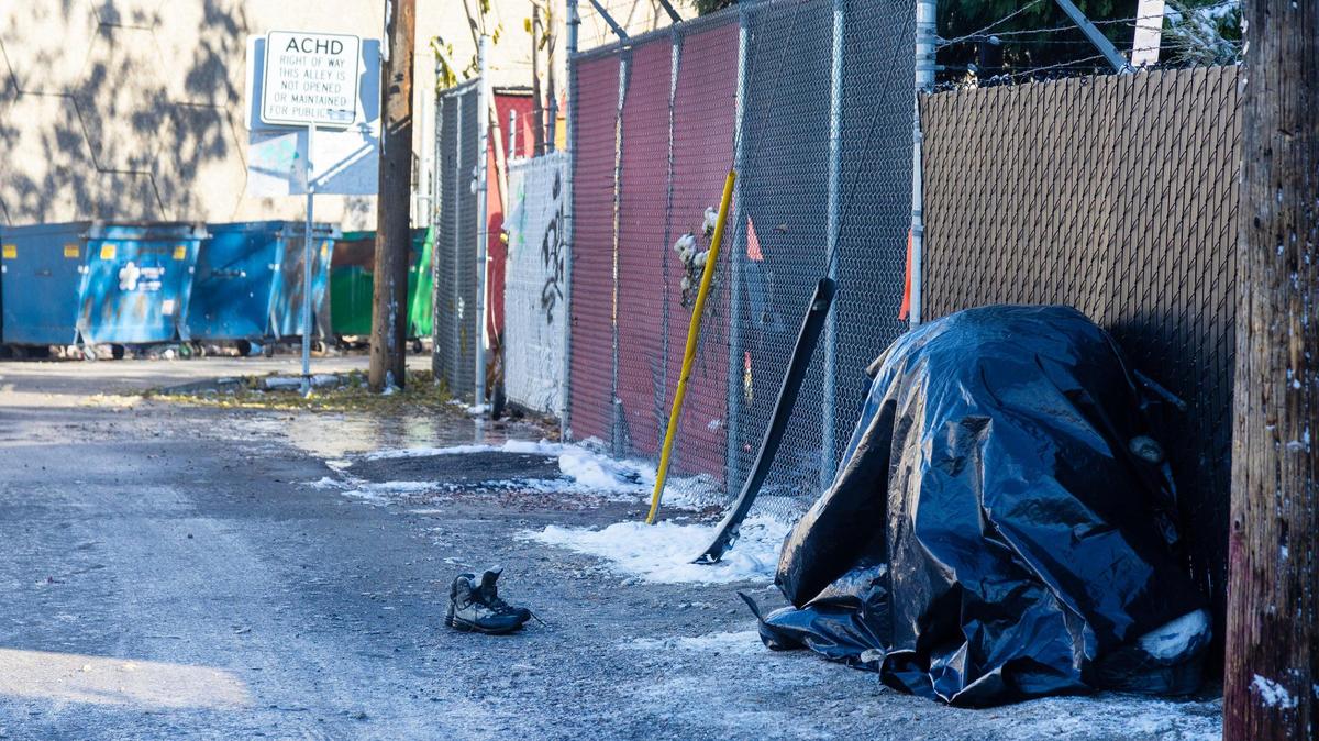 Cooper Court is an alley frequented by people without homes as it is located behind Interfaith Sanctuary, Corpus Christi House and CATCH, which all provide services to people experiencing homelessness.