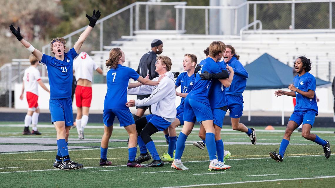 Timberline players celebrate last October after defeating Boise to win the 5A state title. The two teams will meet again for the championship this year.