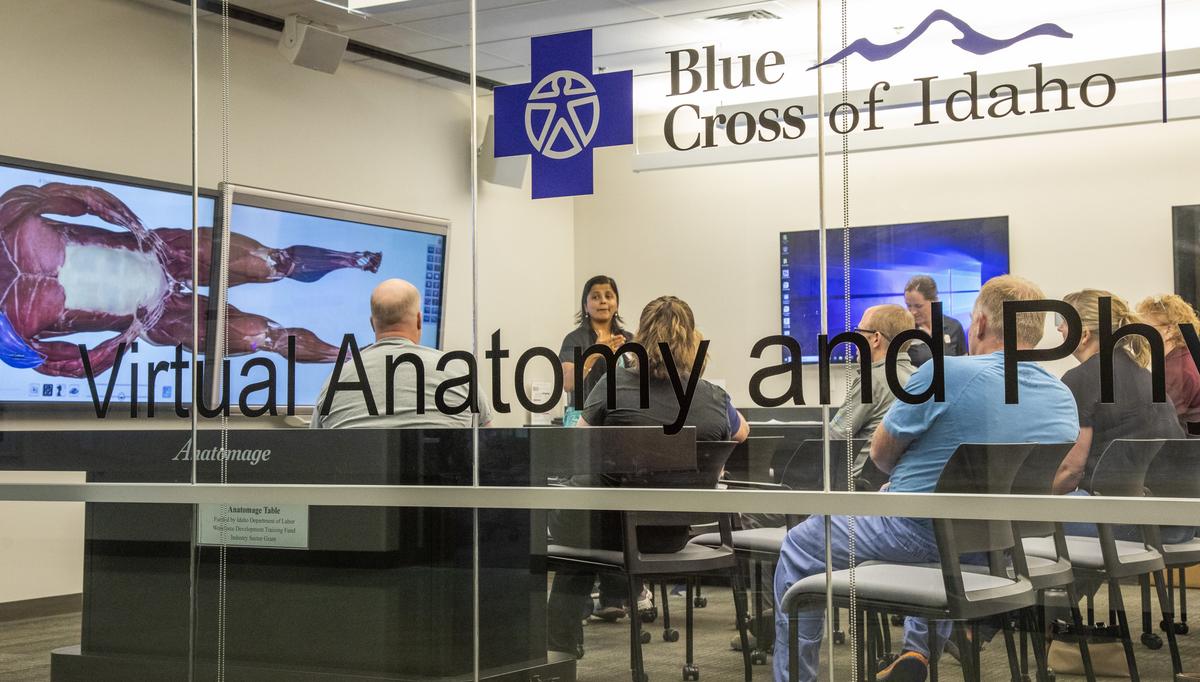 Teachers gather in Idaho State University’s virtual reality anatomy and physiology classroom.