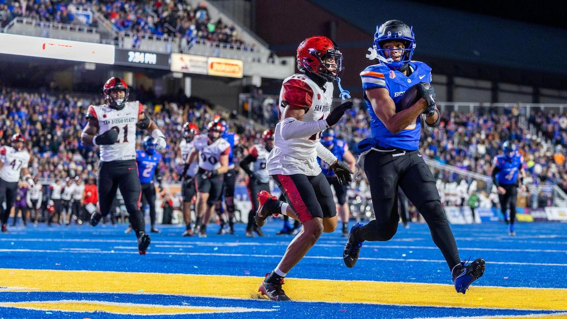 Boise State wide receiver Latrell Caples scores his third touchdown of the first half, catching one of the four TD passes that quarterback Maddux Madsen threw in the first two quarters.