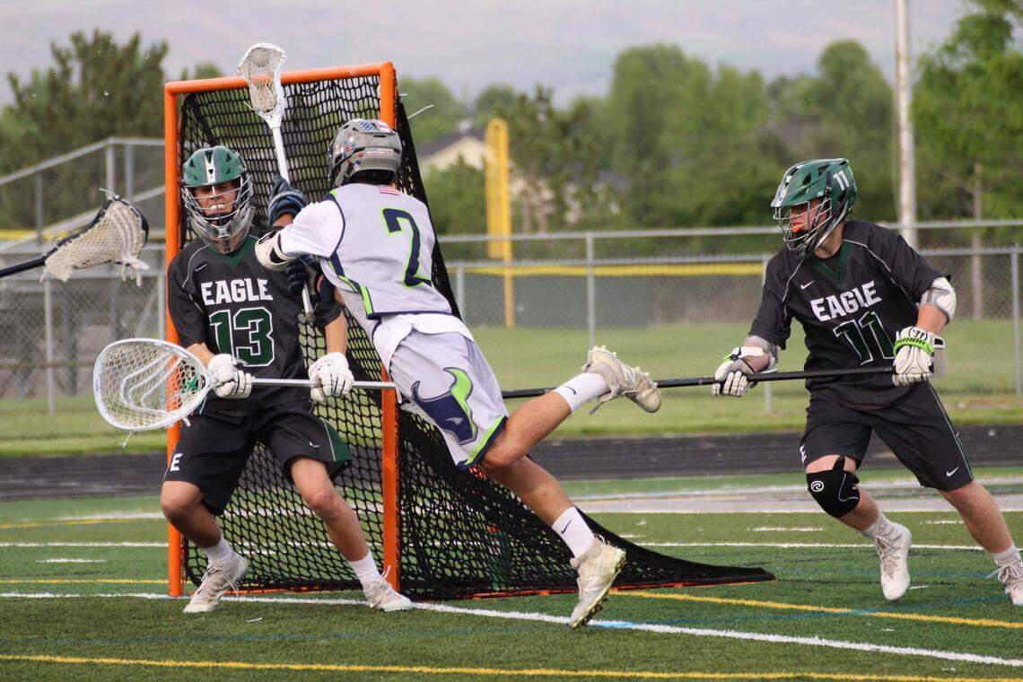 Mountain View's Casey Davies tries to score against Eagle.