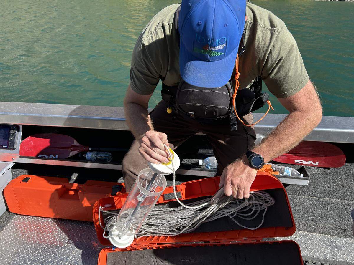 Jeremey Varley, the chief treatment engineer for the Idaho Department of Agriculture, demonstrates a device used to test water in the Snake River for copper saturation. During its treatment of the river to eradicate invasive quagga mussels, the department must test the water dozens of times a day, Varley told the Idaho Statesman on Oct. 10, 2025.
