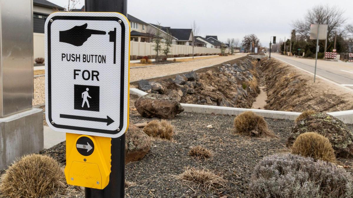 Star residents are voicing concern over a plan to add an elementary school near Star Middle School. An irrigation ditch complicates any measure to widen North Pollard Lane where traffic backs up when parents drop off and pick up children from school.