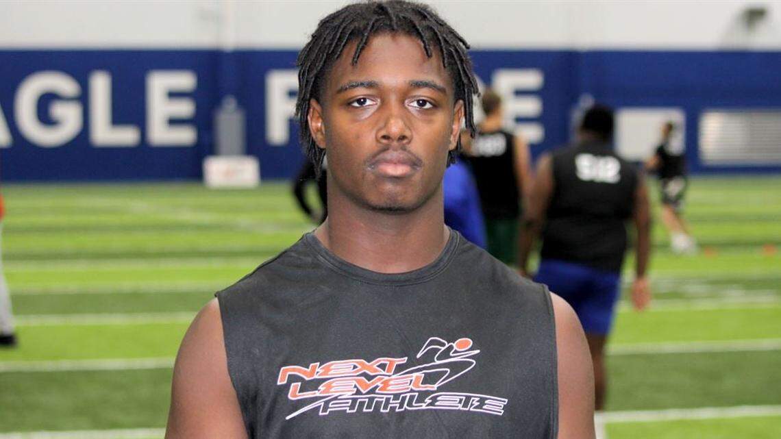 Edge rusher Demanuel Brown verbally committed to Boise State on Monday.