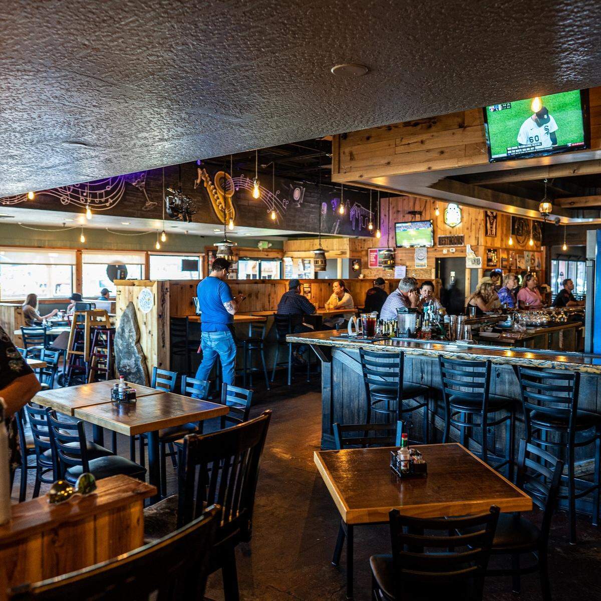 The 7,500-square-foot Barrelhouse in Garden City offered food, drink and live music.