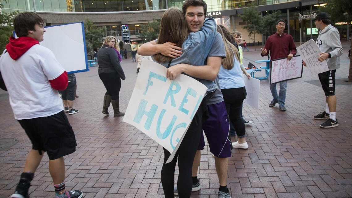 ‘A beautiful thing’: Timberline students hug strangers, create community, feel rewarded