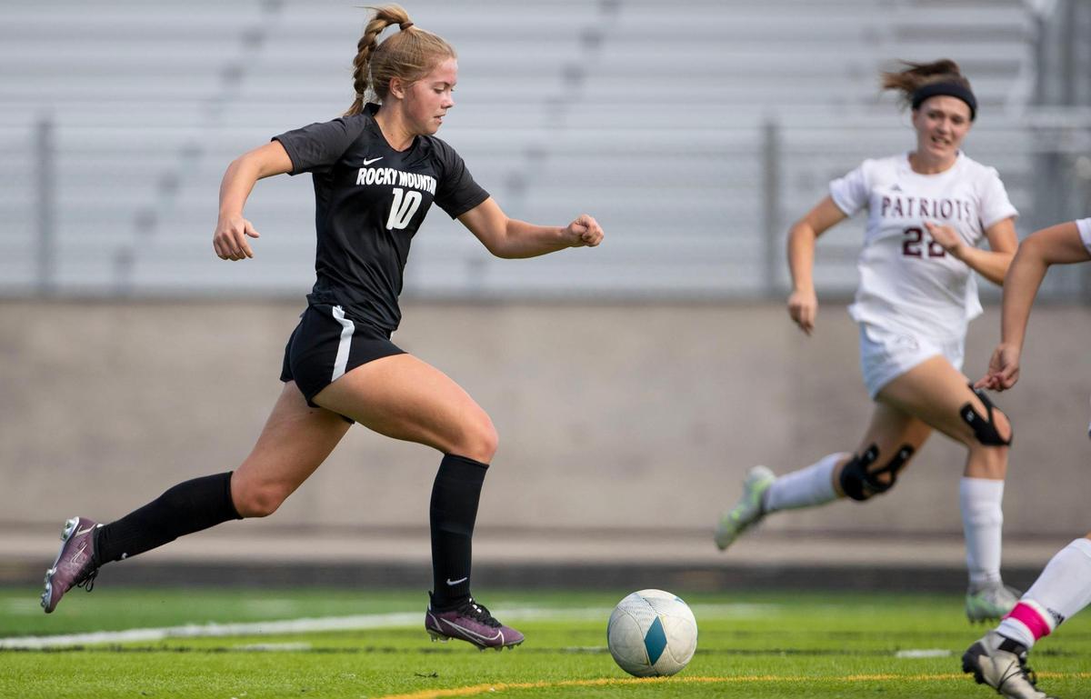 Rocky Mountain’s Kaitlyn Slocum, left, returns after finishing second in the 5A SIC in scoring last season.