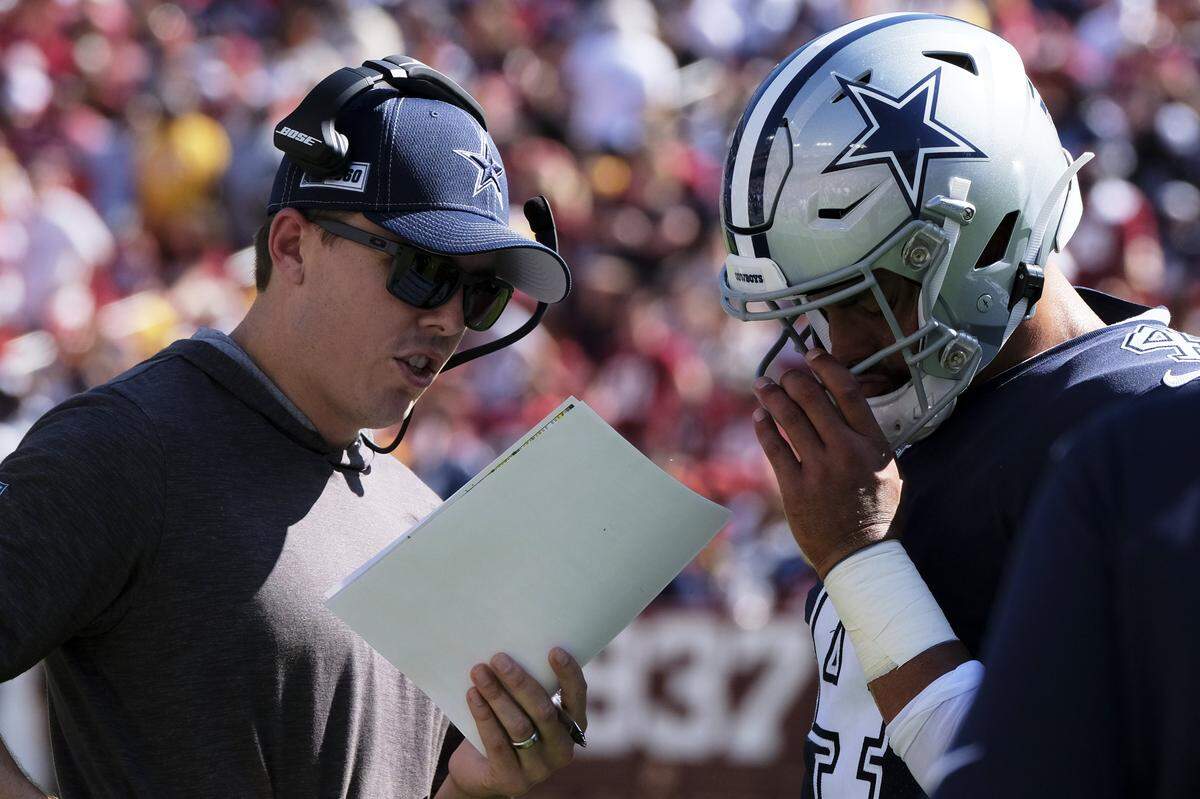 Dallas Cowboys offensive coordinator Kellen Moore (left) and quarterback Dak Prescott (right) talk during a time out during an NFL football game against Washington Redskins, Sunday, Sept. 15, 2019, in Landover, Md. (AP Photo/Mark Tenally)