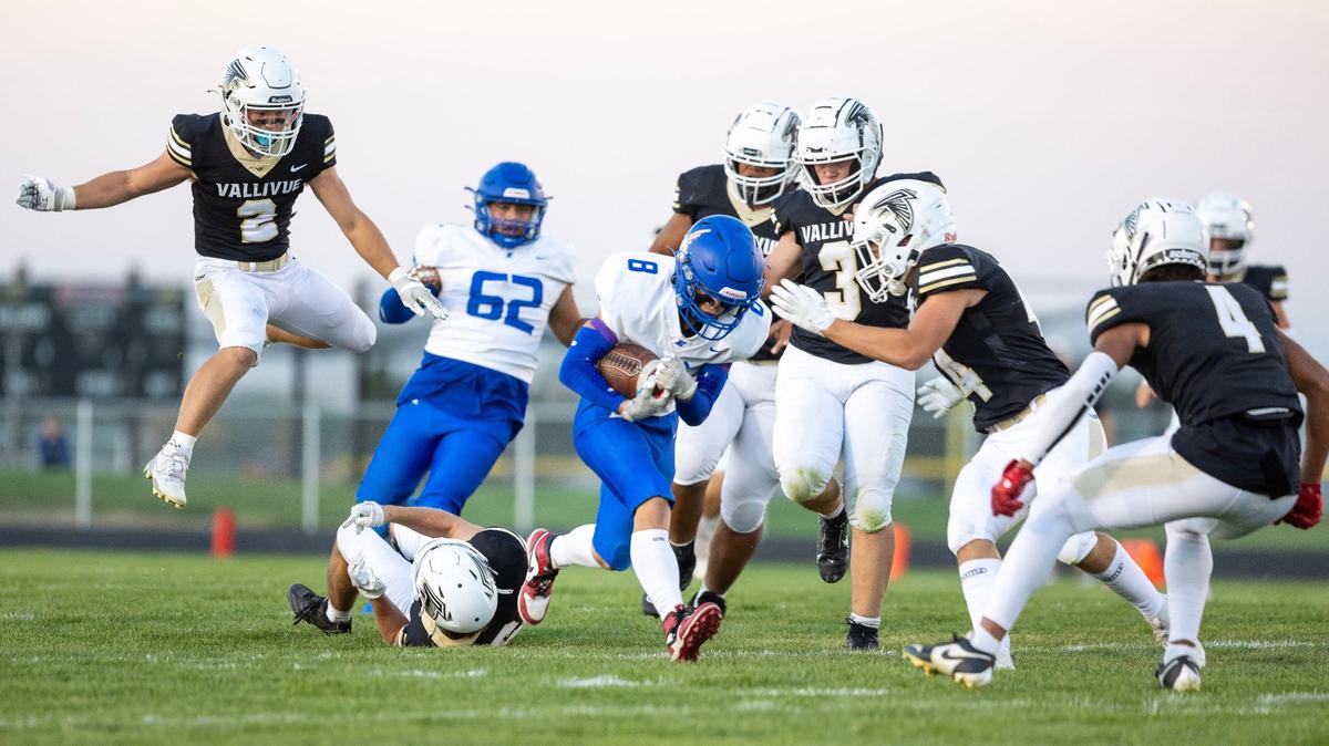 Emmett running back Nessen Korell runs the ball in the first quarter Friday in Caldwell.