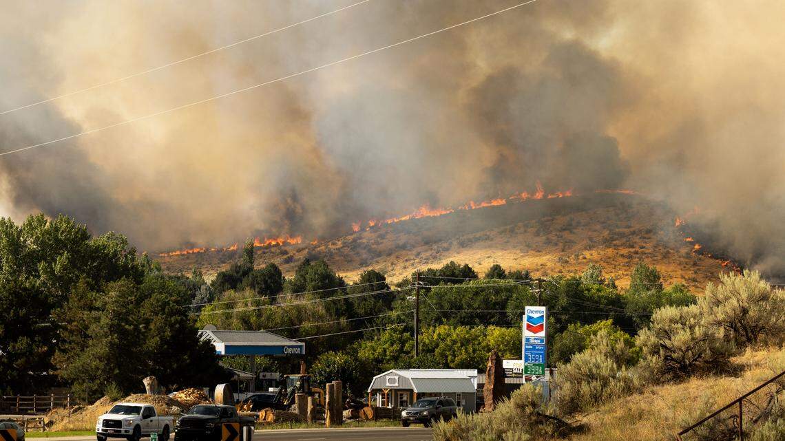 Evacuations lifted for Eagle residents. Wildfire near Idaho 55 contained